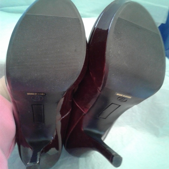 👠 JustFab 'Vanessa' Burgundy Heels 👠 - Picture 4 of 9